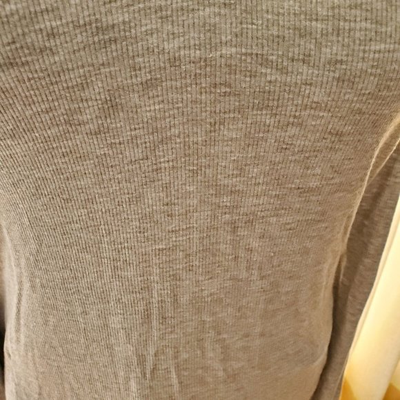 Feel the Piece Super Soft V-neck Hi-Lo Henley M/L - Picture 5 of 9